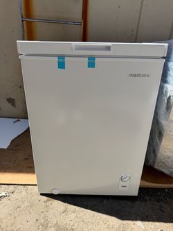 Brand new, Insignia™ - 7 Cu. Ft. Garage-Ready Chest Freezer - White