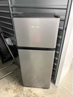 Hi Sense Mini Fridge