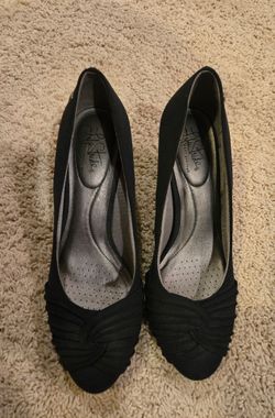 Womens black high heel shoes