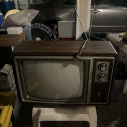 Old Tv Nice Condition 