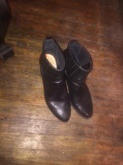 Black fashion booties (Women’s 9/12)