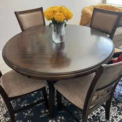 Beautiful Round Table With Chairs 