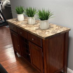 Serving table/wine table In Excellent Condition