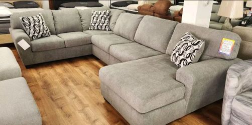 Olivia 🎉 brand new/ modern/luxury 🌼 3 piece sectional