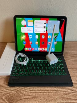 Apple iPad Pro 11 (2nd Generation/ Face ID) 128GB WiFi + cellular unlocked  With  Keyboard and Pencil