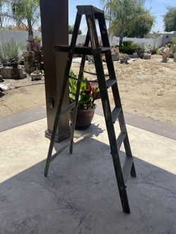 LADDER- Wooden 6’
