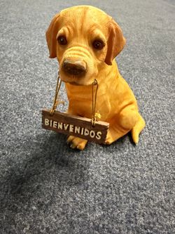 Cute Puppy Welcome Figurine with "Bienvenidos" Sign