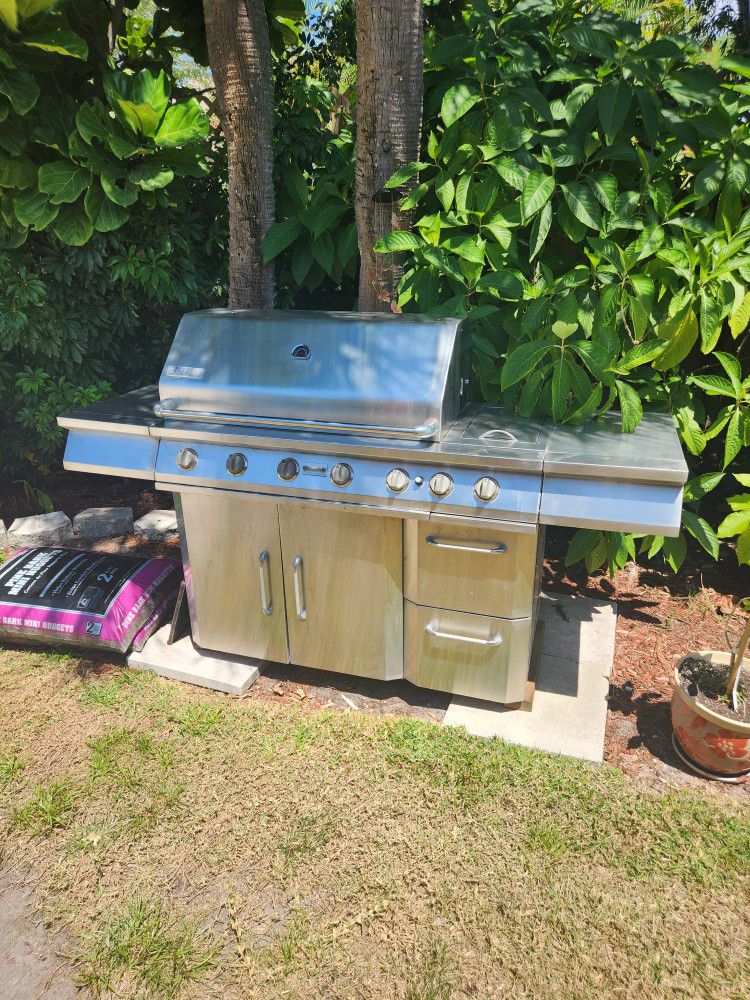 Jenn Aire Stainless Steal Bar-b-que Grill 