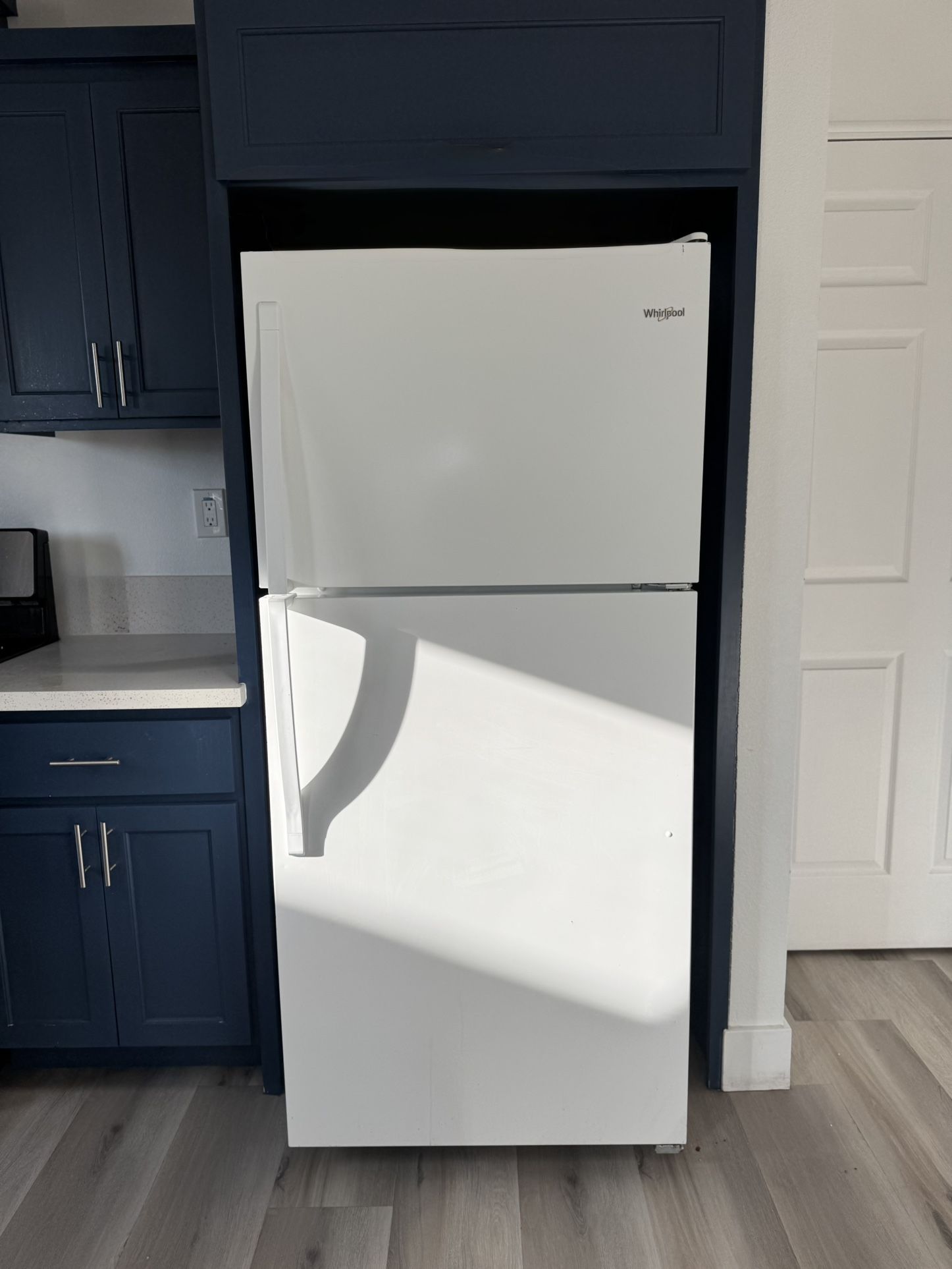 Whirlpool Top-Freezer Refrigerator – Excellent Condition – Delivery Available!