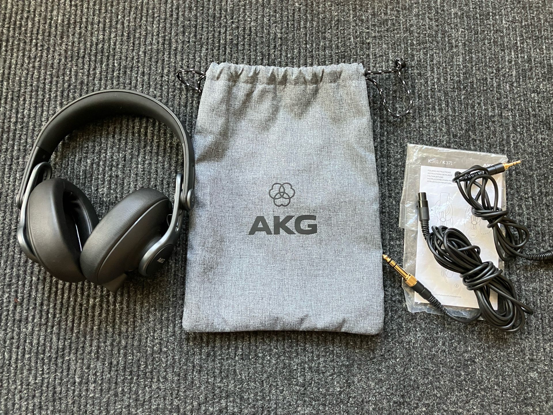 AKG K371 CLOSED BACK STUDIO HEADPHONES - MINT