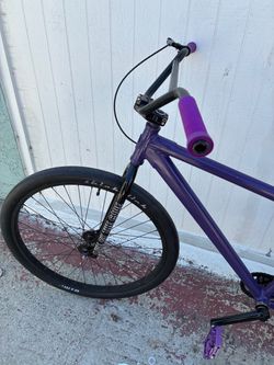 Spray painted throne bike 29er (READ DESCRIPTION)