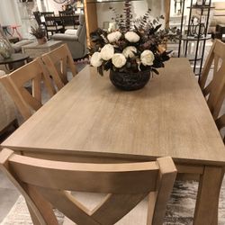 🫀Sanbriar Light Brown Dining Set