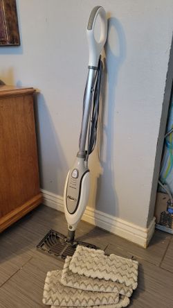 SHARK VACUUM STEAMER