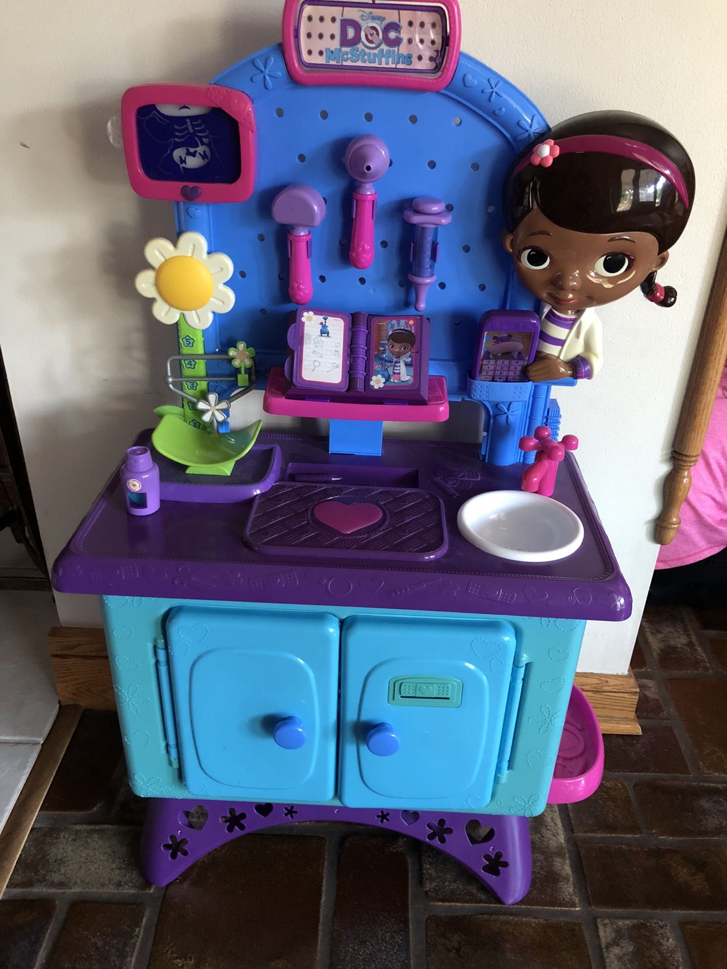 Doc McStuffins Check Up Center