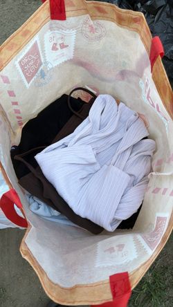 Ropa de mujer buenas condiciones size   S.  Chica 40 piezas todo por $10