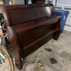 Queen Sleigh Bed 