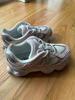 New Balance pink girl size 10 good condition