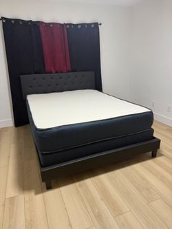 Cama quee size negra con colchón