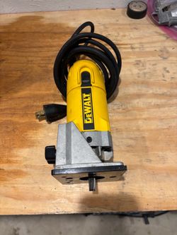 Dewault Compact Router
