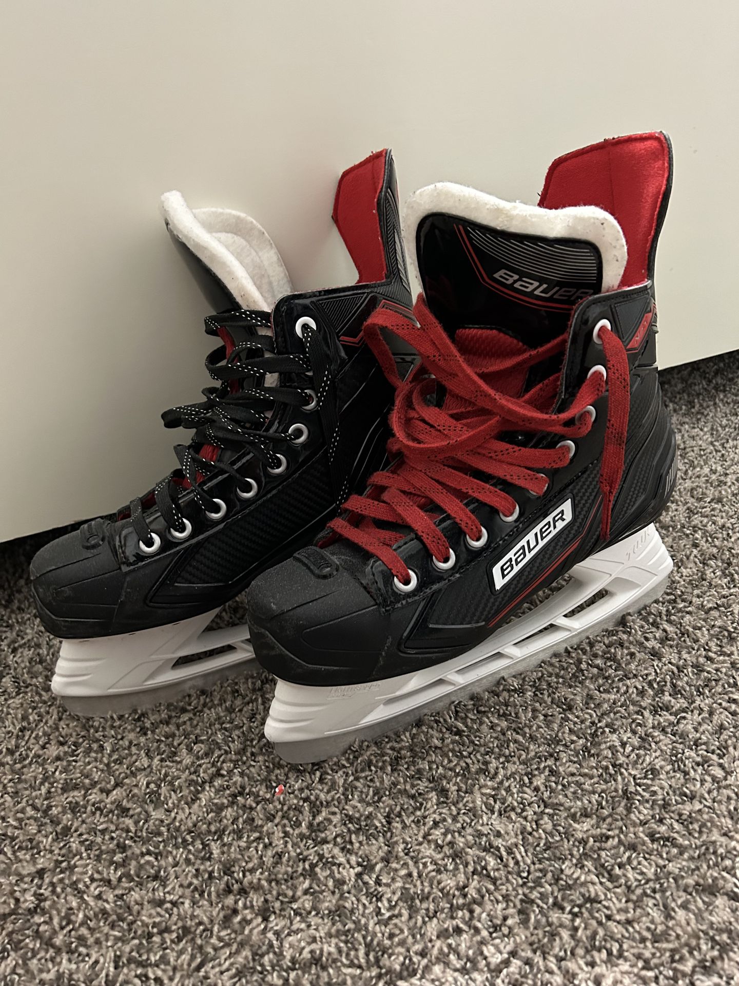 Hockey ice skates 9.50