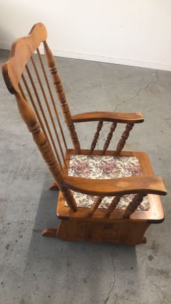 Old Recliner solid wood very good condition nothing wrong with it