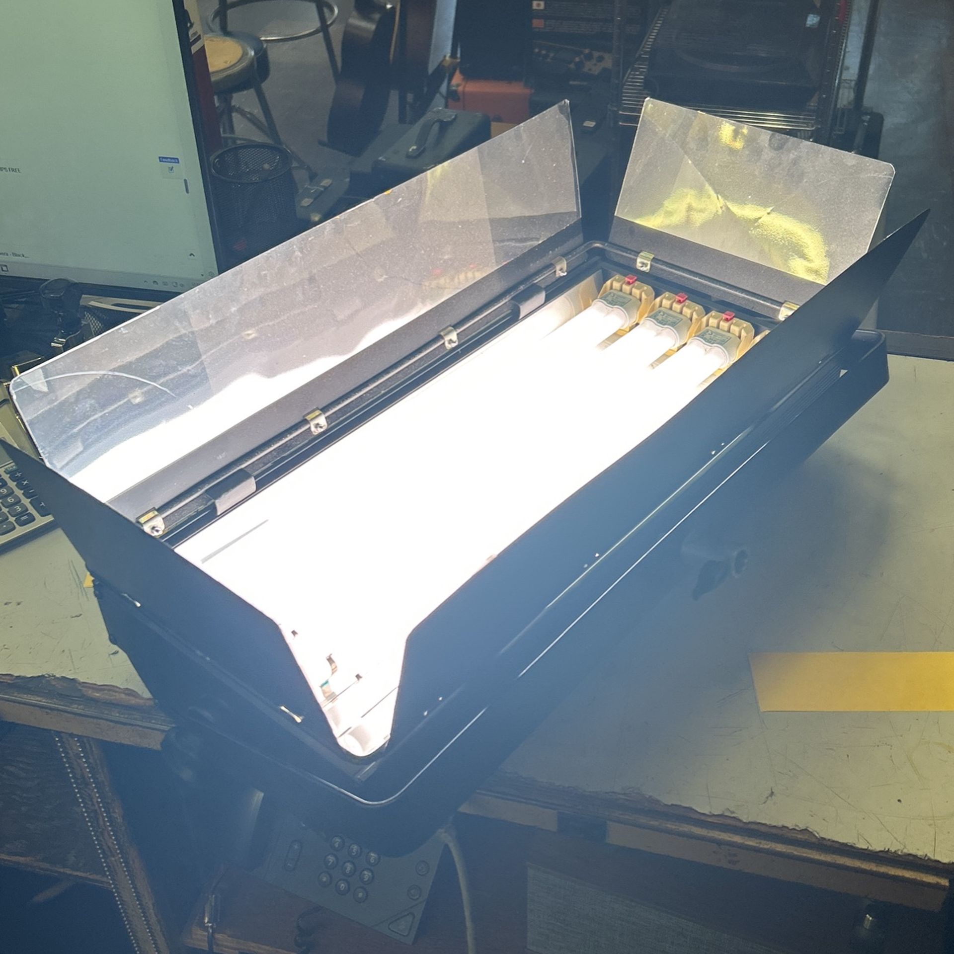 LS Photo Pro Studio Light Model FL4n Fluorescent Photo Light