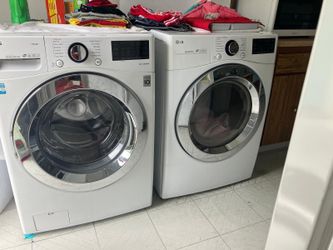 Selling dryer and washer LG for 1350 OBO.