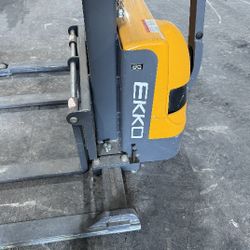 EKKO ELECTRICAL STACKER