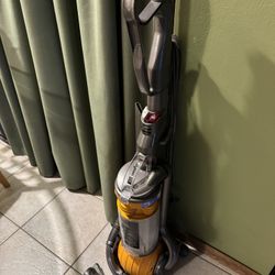 Vacuum Dyson Dc 25 Like New