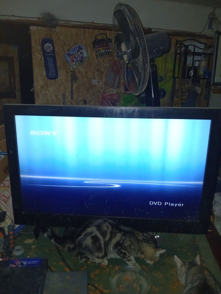 40" Emerson TV. Works Fine