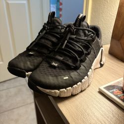 Size 4.5Y/6.5W— Nike Metcon