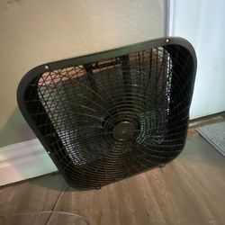 Box Fan – Holmes – Works Great