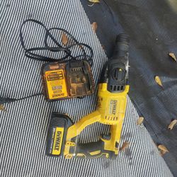 DeWalt 20v XR SDS Rotary Hammer Whit Battery And Charger Great Condition 