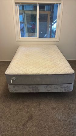 BED. Double/Full with frame & sheets.