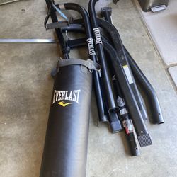 Everlast Heavy Bag With Stand
