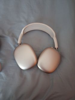 White/silver AirPod max 2