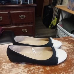 Ladies  Used  Pearl  Chain  Flat  Shoes