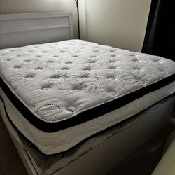 Queen size bed and night stand 