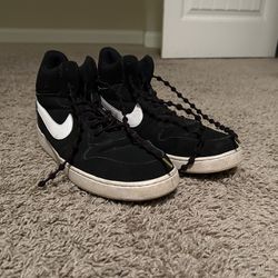 Black/white Nike Shoes (Custom Laces)
