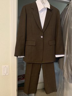 IMHAYOUNG. Pant SUIT $25.00.   Chino, Ca