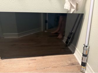 TV 43 inch Roku Hisense TV