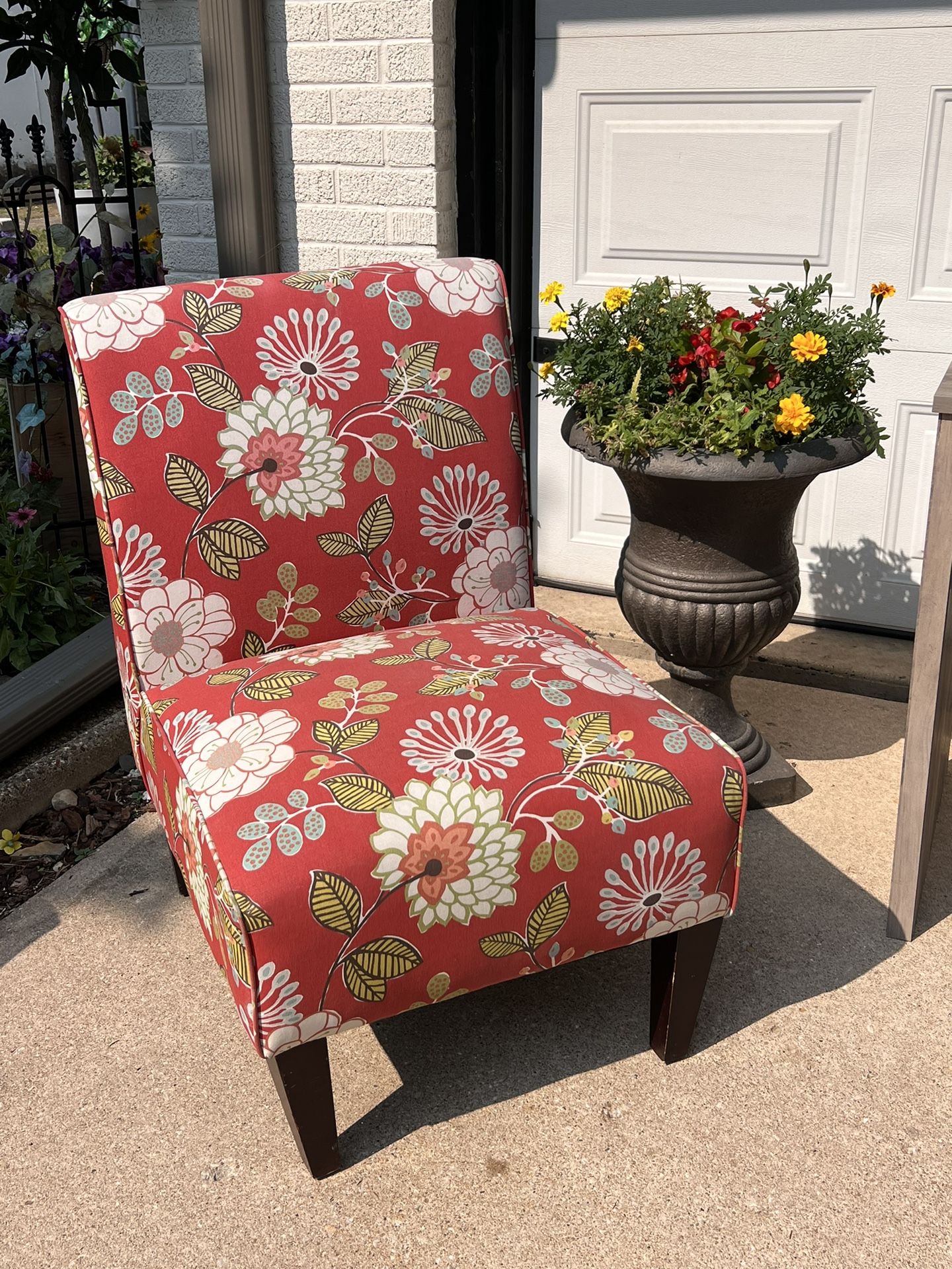 CORAL FLORAL ACCENT CHAIR
