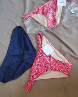 Women bathing bottoms n top