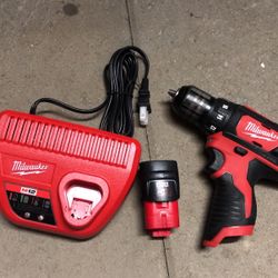 Milwaukee M12 Drill Kit Like New