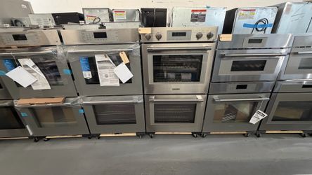 Thermador Professional Series 30” Built-In Double Electric Smart Wall Oven Model: PODS302B Condition: Like New Warranty: Included Retail Price: $10,69