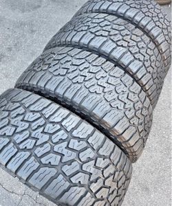 265/65/17 Falken Tires con 80% de vida las 4