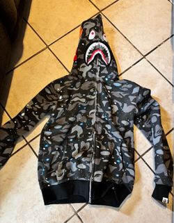 Bape zip up large 50$