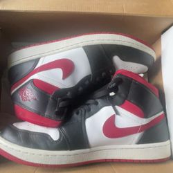 Air Jordan 1 MID 12.5