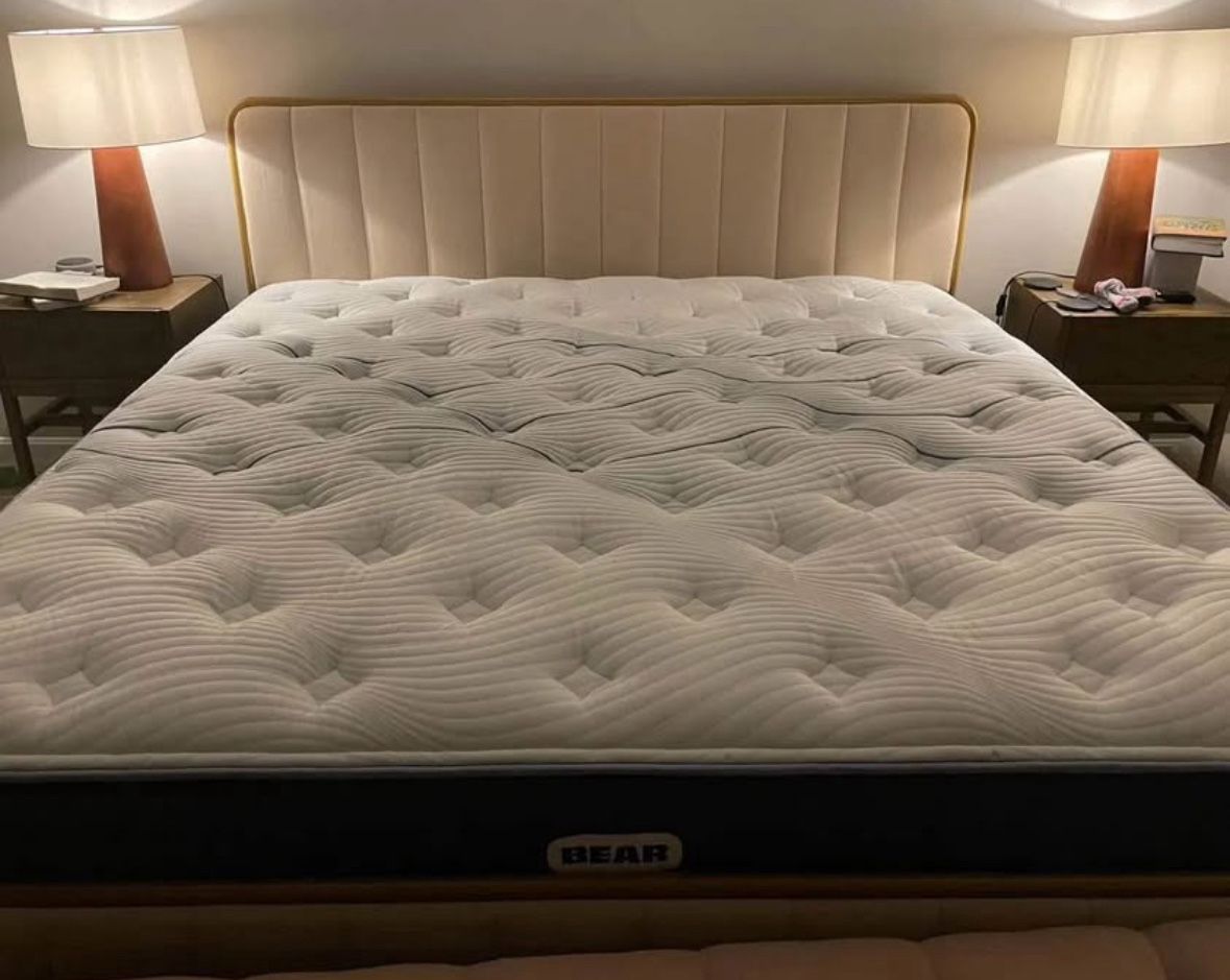 🛏️ QUEEN hybrid Pillowtop Plush Mattress - Like New