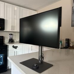 Professional Monitor For Filmakers Or Photograpers Even Gaming 27